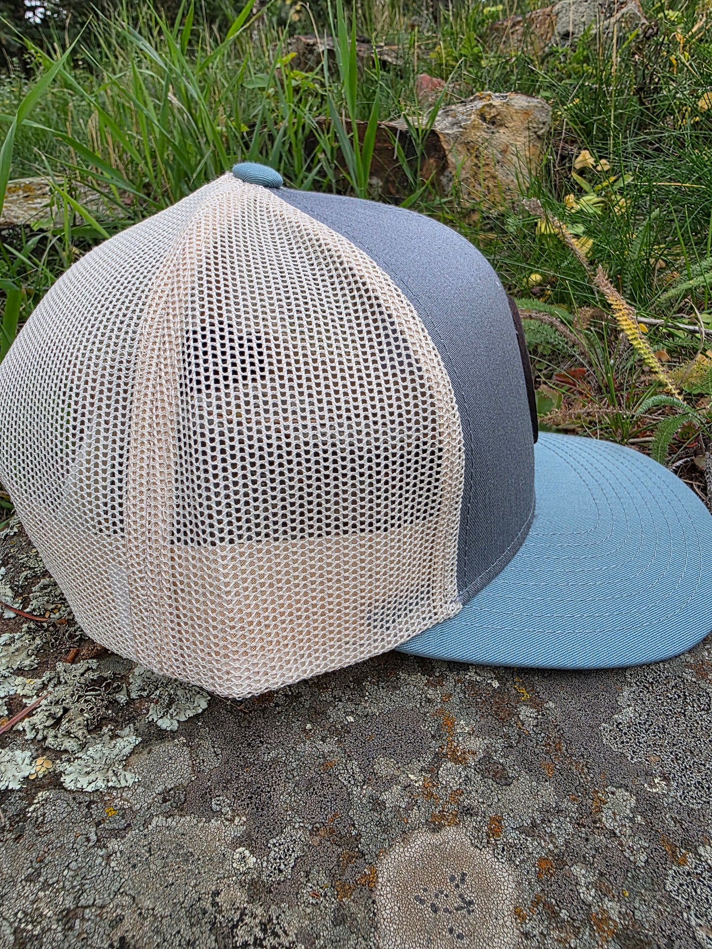 Mountleisure - Sun Mountain Threads Leather Patch Trucker Hat CO 8,465 baby blue/ grey/ cream